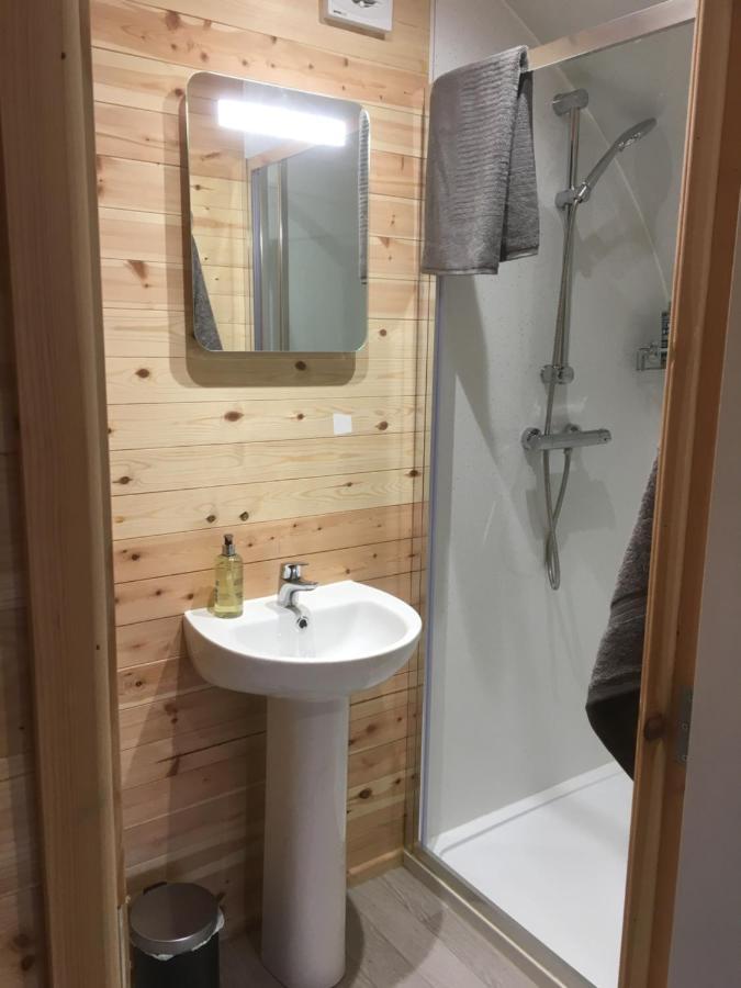 Отель Orchard Luxe Glamping Pod Данганнон Экстерьер фото