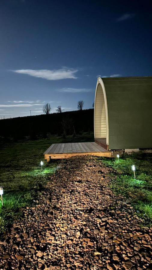 Отель Orchard Luxe Glamping Pod Данганнон Экстерьер фото